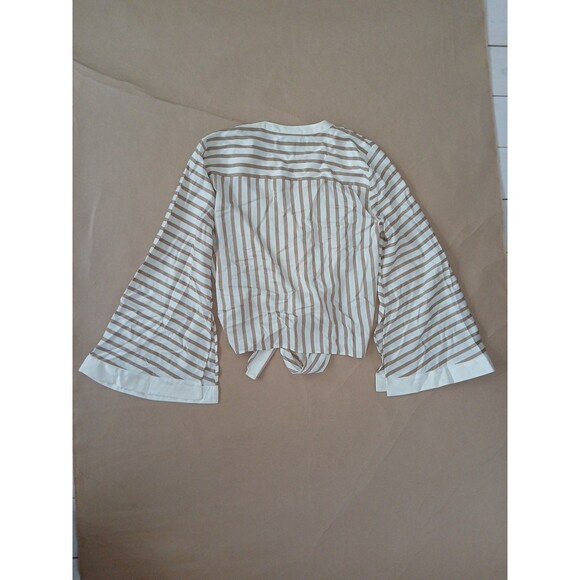 Halogen Shirt Top Blouse Womens M Beige Striped Bell Sleeve Cropped Classic - Picture 8 of 9